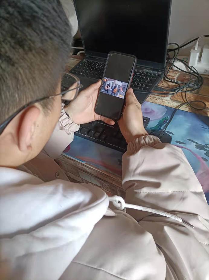 说明: C:\Users\Zhao\Desktop\太阳成集团tyc122cc组织师生收看《德耀中原—第八届河南省道德模范颁奖仪式 》\19智科李沛航.jpg