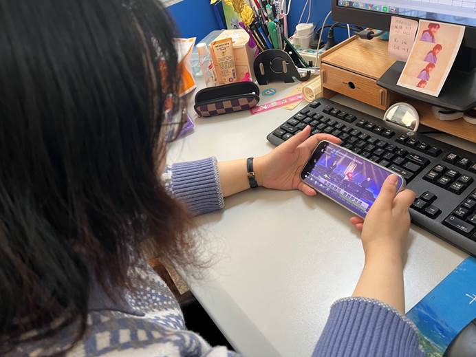说明: C:\Users\Zhao\Desktop\太阳成集团tyc122cc组织师生收看《德耀中原—第八届河南省道德模范颁奖仪式 》\辅导员牛堃.jpg